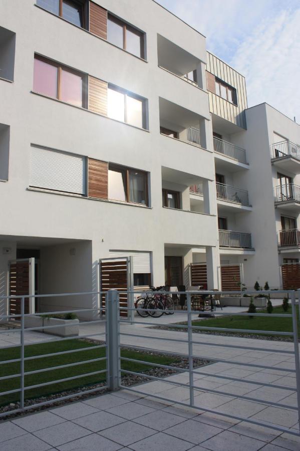 Swinoujscie Platan Patio 2- Berry Apartments ภายนอก รูปภาพ
